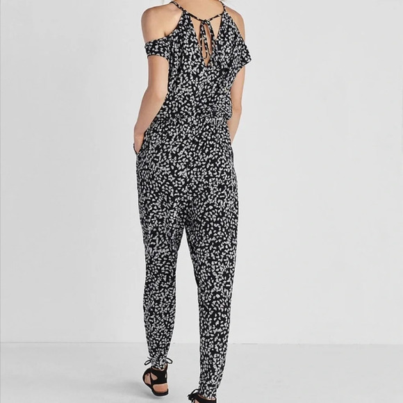Express Black & White Ditsy Floral Print Cutout Cropped Jumpsuit Xsmall Women’s - Picture 2 of 13